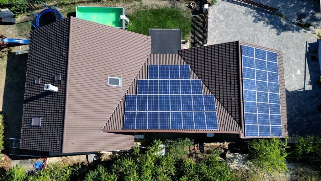 Százhalombatta, Óváros részén, 760 nm-es telken, 212 nm-es, panorÁmÁs, duplakomfortos, hŐszivattyÚs, napelemes, 5 + 1 fél szobás, kétszintes családi ház eladÓ!