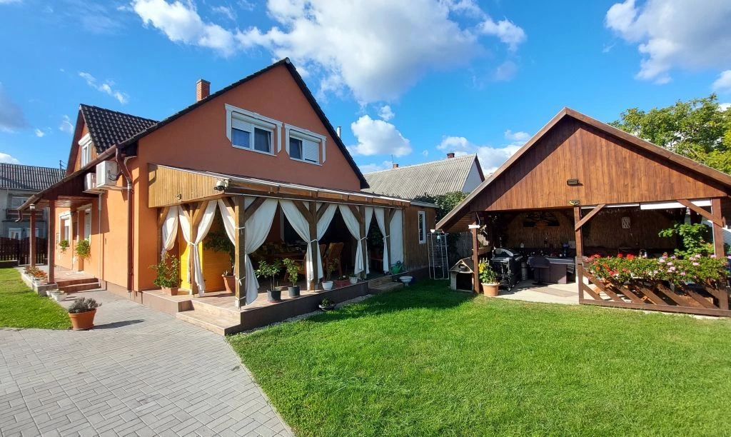 Ercsi, sinatelep részén 1163 nm-es telken, 151 nm-es, 6 szobás, duplakomfortos családi ház eladÓ!