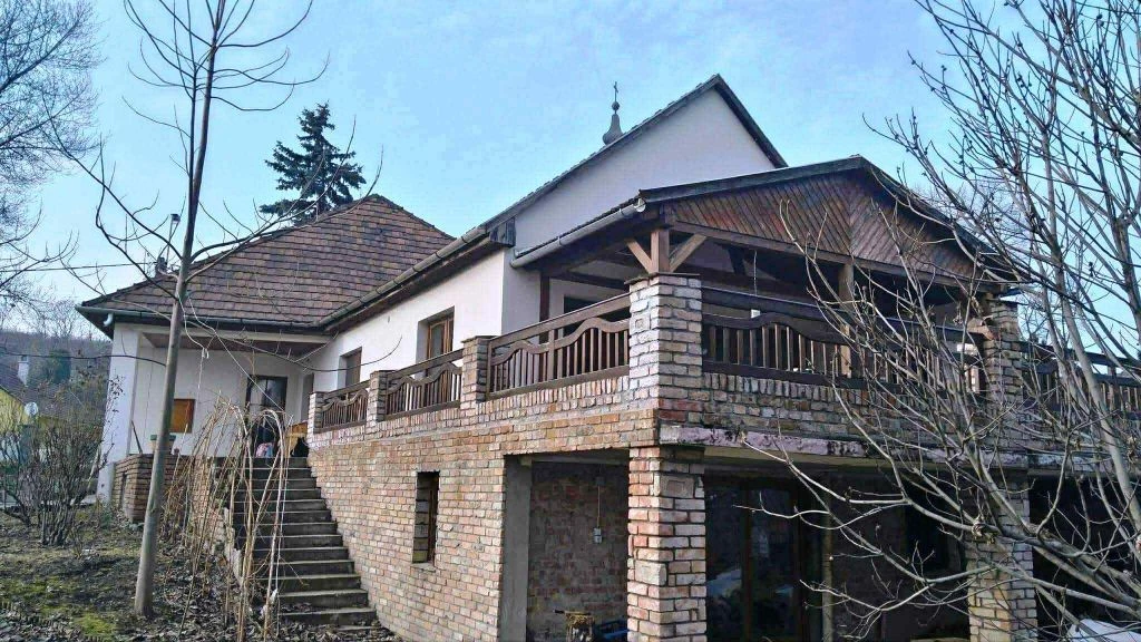 Eladó egy 126 négyzetméteres, páratlan hangulatú családi ház