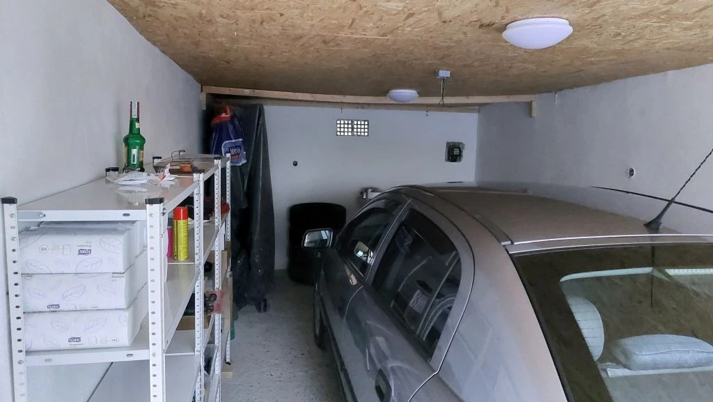 Százhalombatta, erkel ferenc körúti garázssoron 18 nm-es garázs eladÓ!
