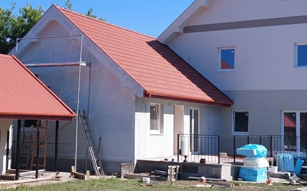 besnyőn 50,19 nm-es, háromszobás, földszinti, kertkapcsolatos újjáépített házrész eladÓ!