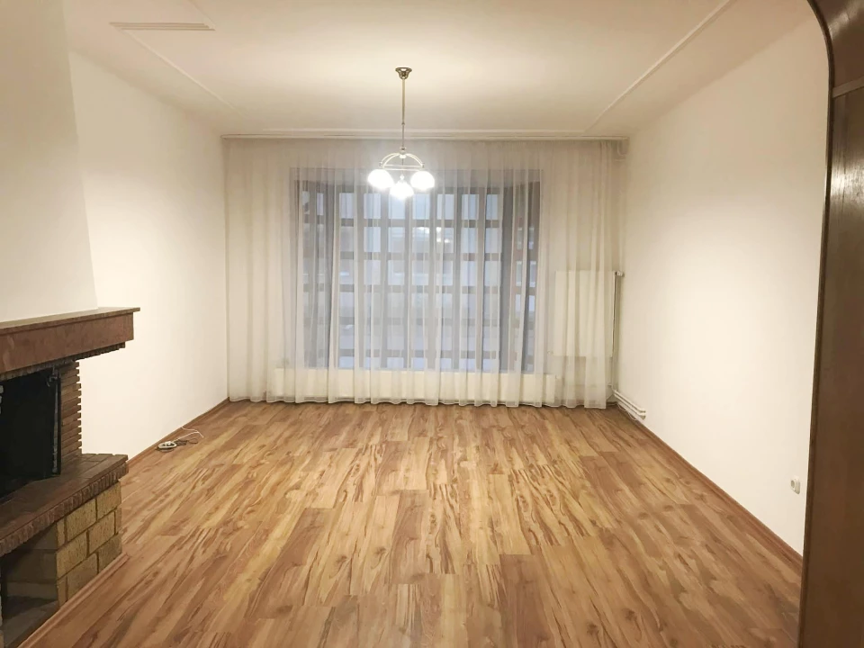 Kiadó sorház, Debrecen, Akadémia utca