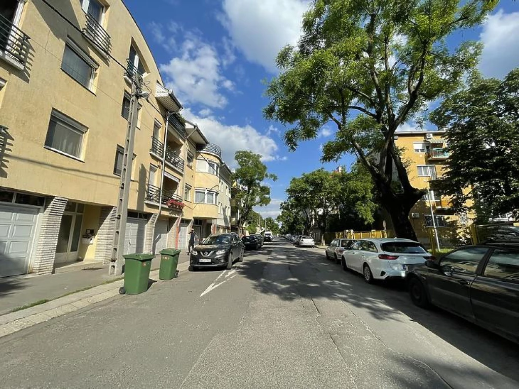 Eladó egyedi garázs, Budapest IV. kerület, Újpest