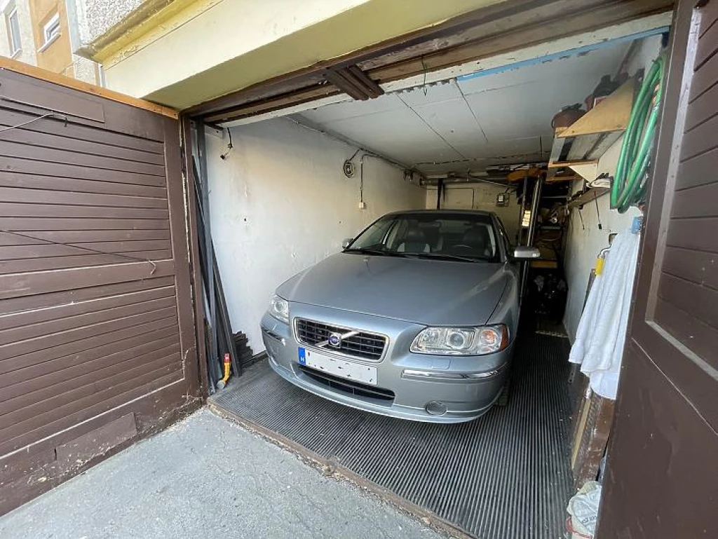 For sale detached garage, Budapest IV. kerület, Újpest