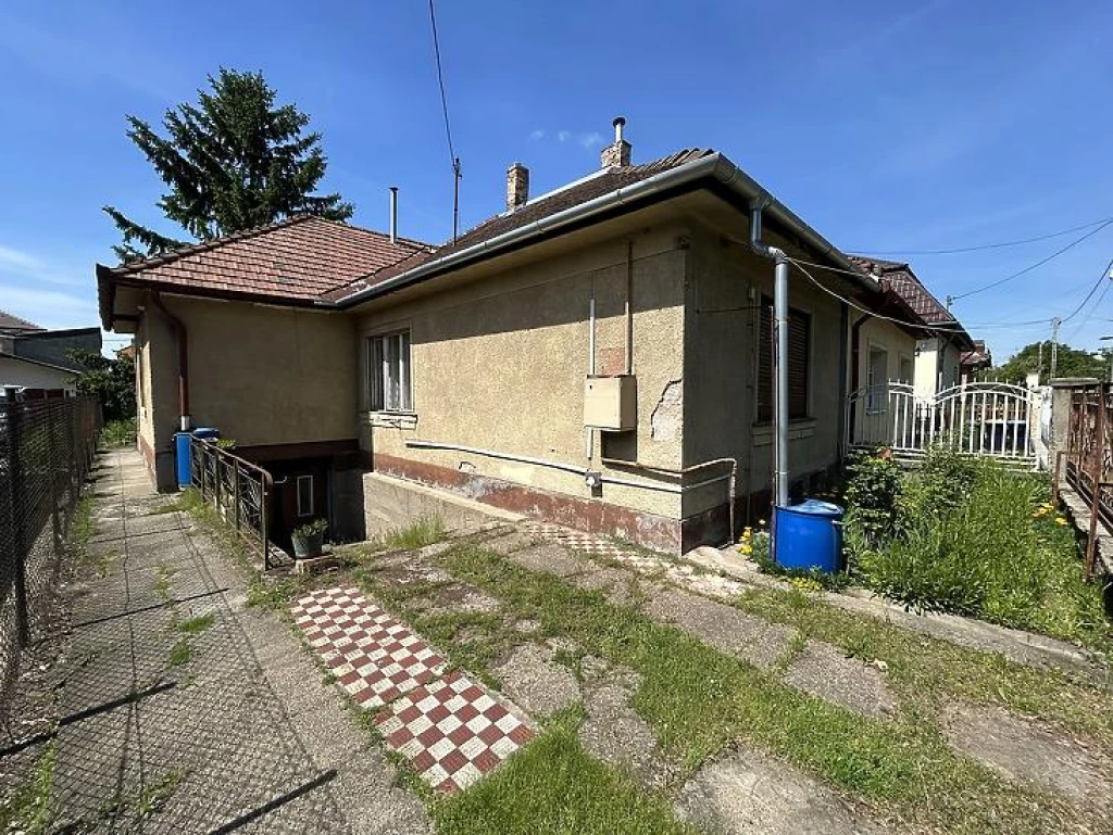 For sale semi-detached house, Budapest IV. kerület, Megyer
