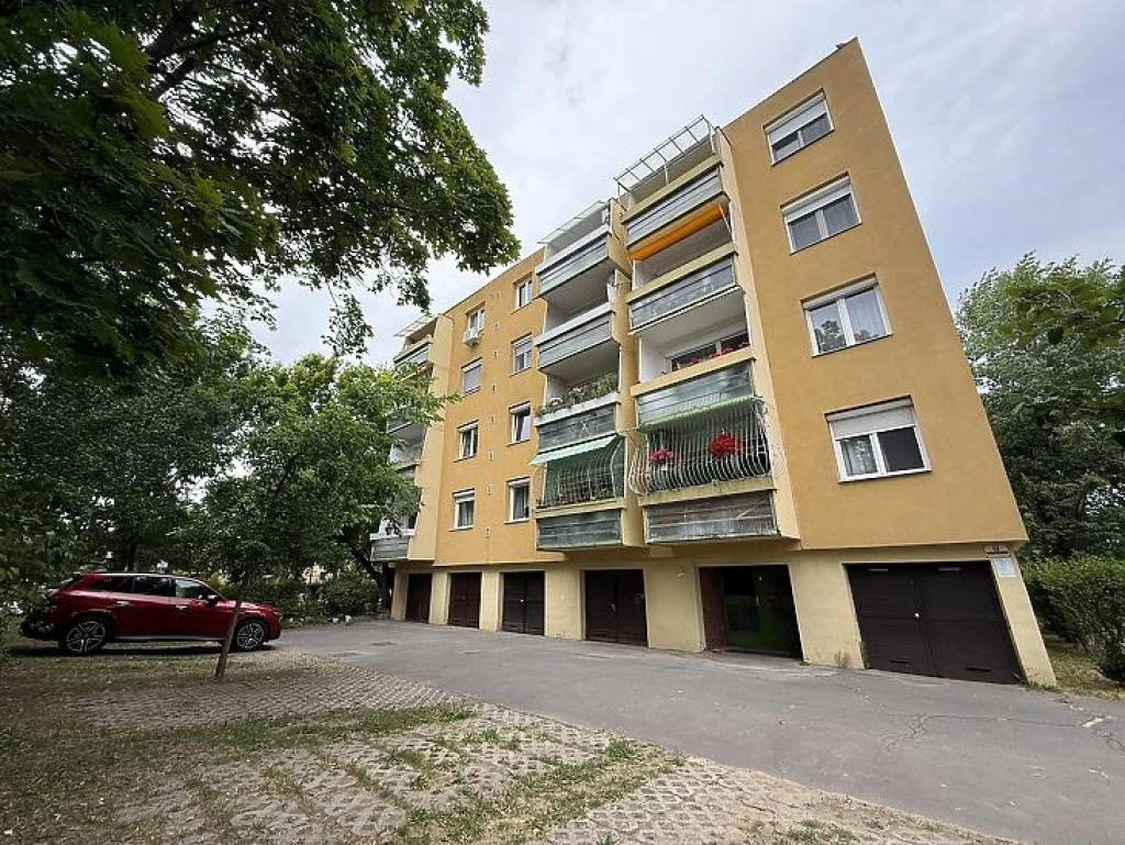 Eladó egyedi garázs, Budapest IV. kerület, Újpest