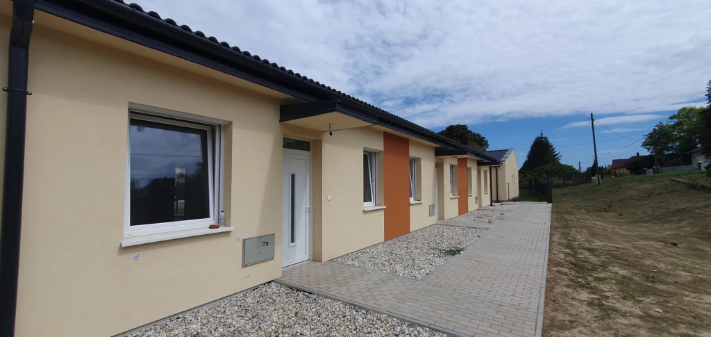 c3-1-name c2-19-name, Győrújbarát, Kisbarát, VERESS P. (A tömb  L1) SZÉLSŐ