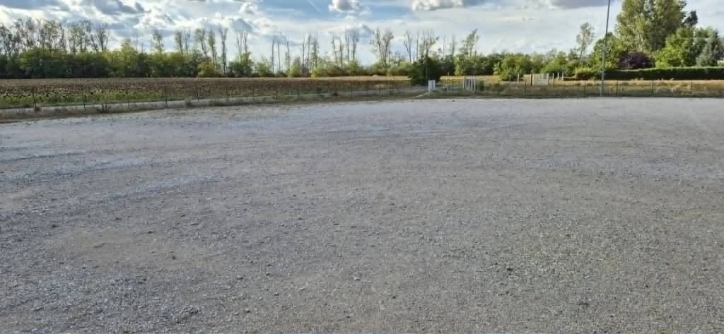 Győr kapujában: 2215 nm-es, murvázott, körbekerített GIP terület, ÁFA-mentesen eladó!