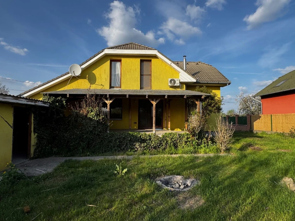 Eladó 110 m2 családi ház, Vác