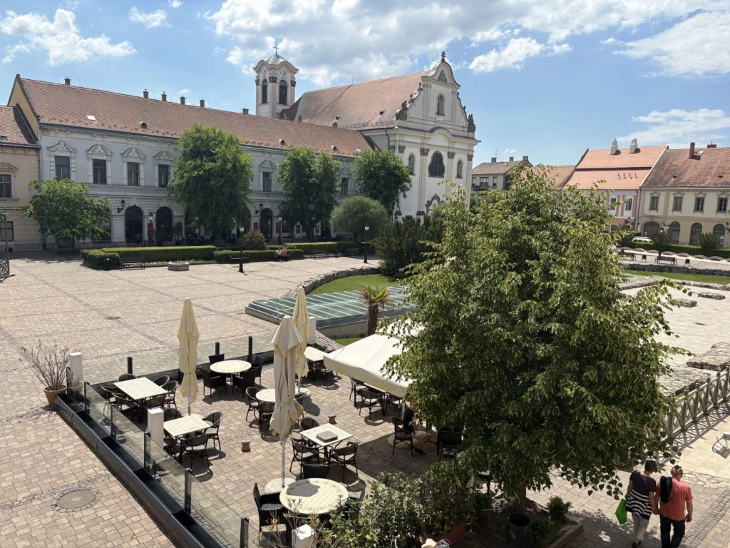Eladó 57 m2 tégla lakás, Vác