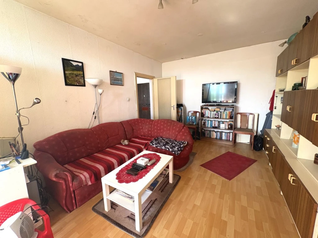 Eladó 45 m2 panel lakás, Vác
