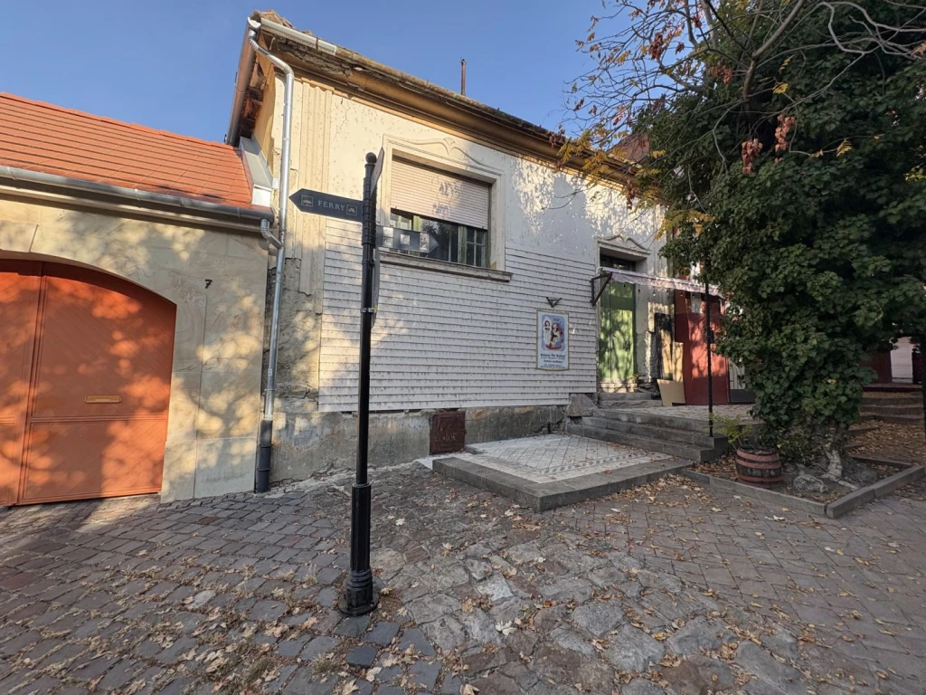 Eladó 511 m2 építési telek, Vác