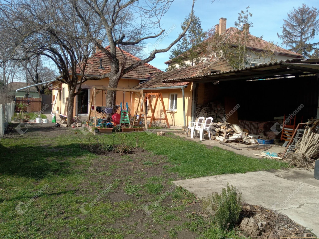 3 szobás,részben felújított, 80 m2-es kertes caládi ház eladó Szőregen