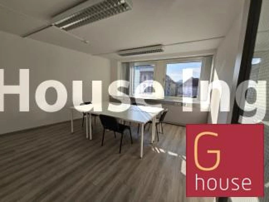 91 négyzetméteres, 3 szobás, felújított, utcai, kiadó irodaház