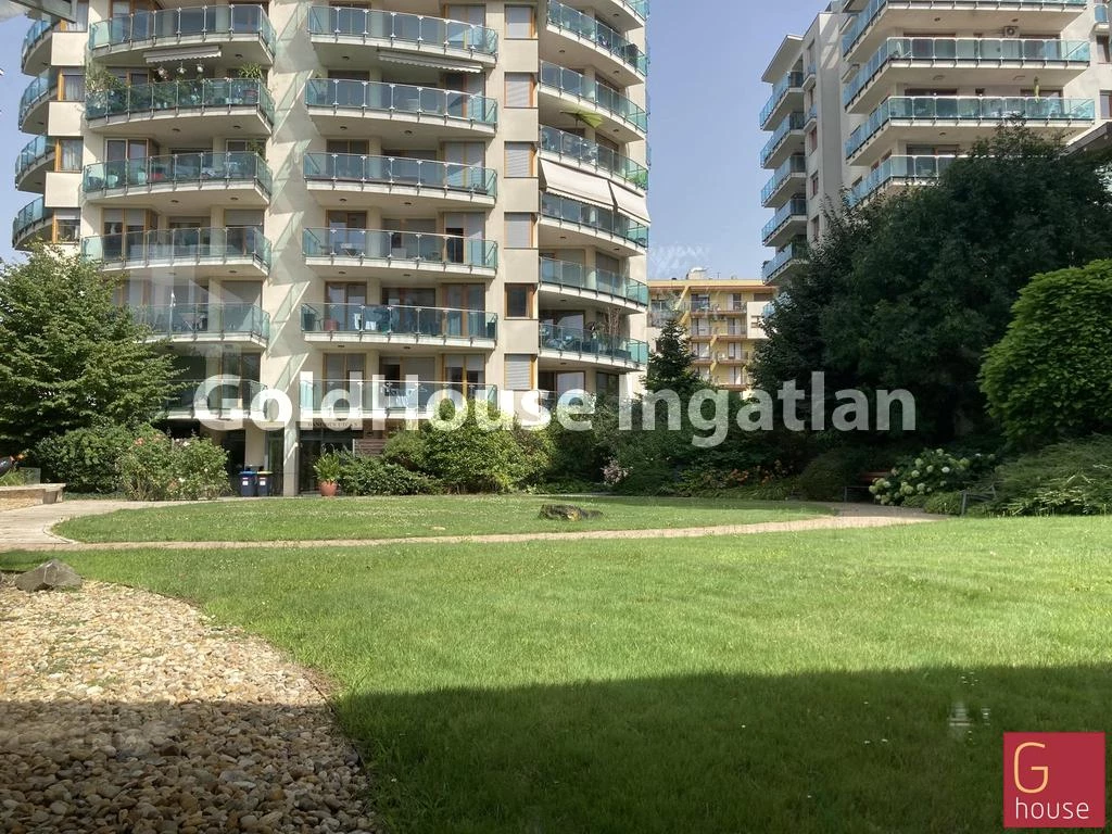 40 négyzetméteres, 1 szobás, 1 félszobás, újépítésű, utcai, kiadó lakás