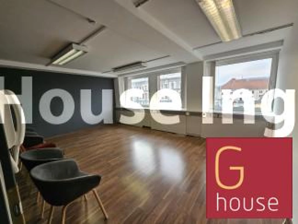 153 négyzetméteres, 5 szobás, felújított, utcai, kiadó irodaház