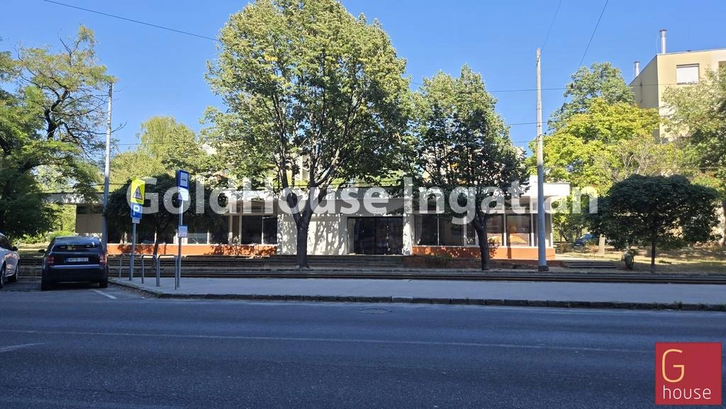 530 négyzetméteres, kiadó üzlethelyiség
