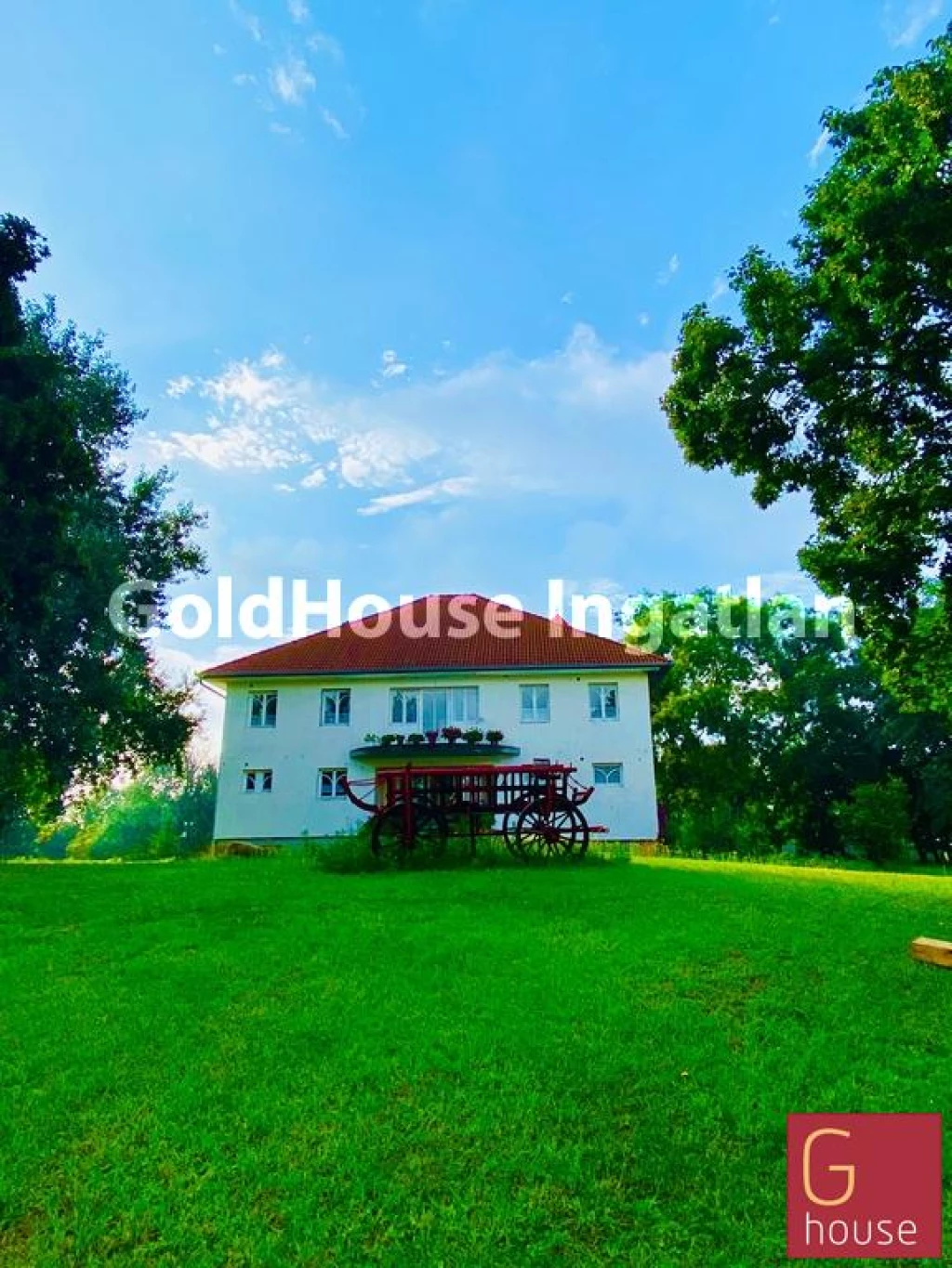 860 négyzetméteres, pincés, kertre néző, eladó ház