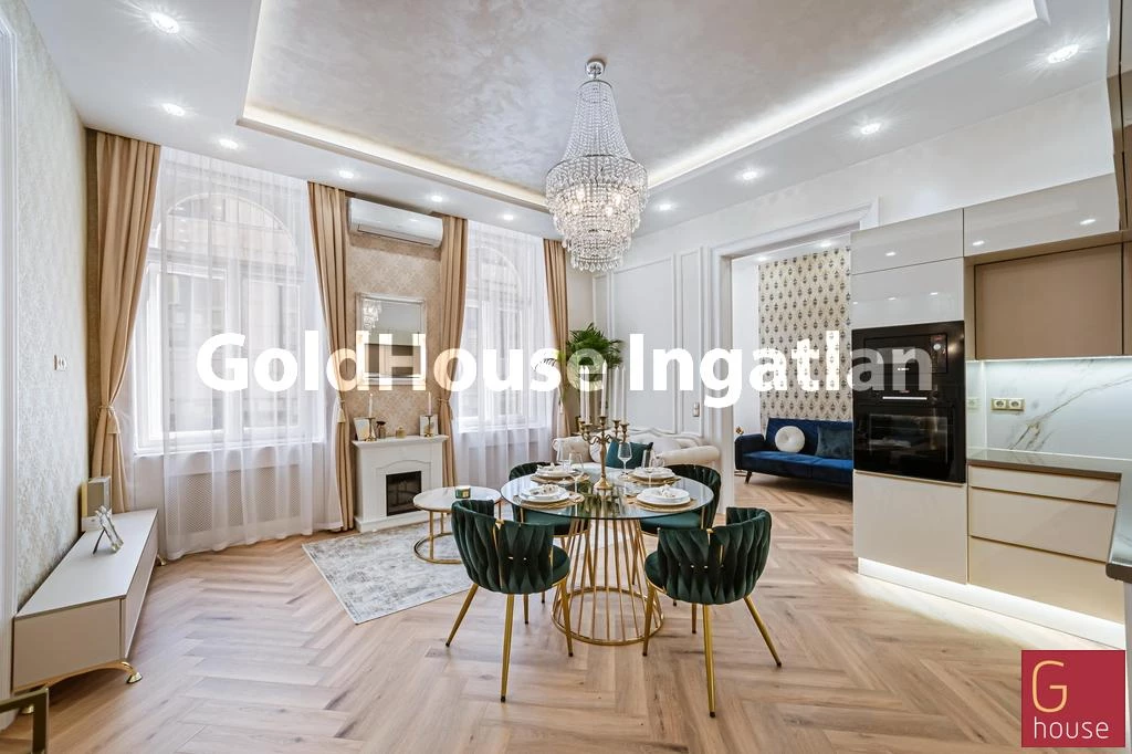 86 négyzetméteres, 4 szobás, 1 félszobás, felújított, utcai, eladó lakás