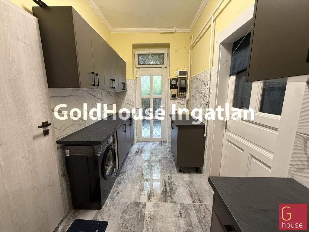 41 négyzetméteres, 1 szobás, 1 félszobás, felújított, eladó lakás