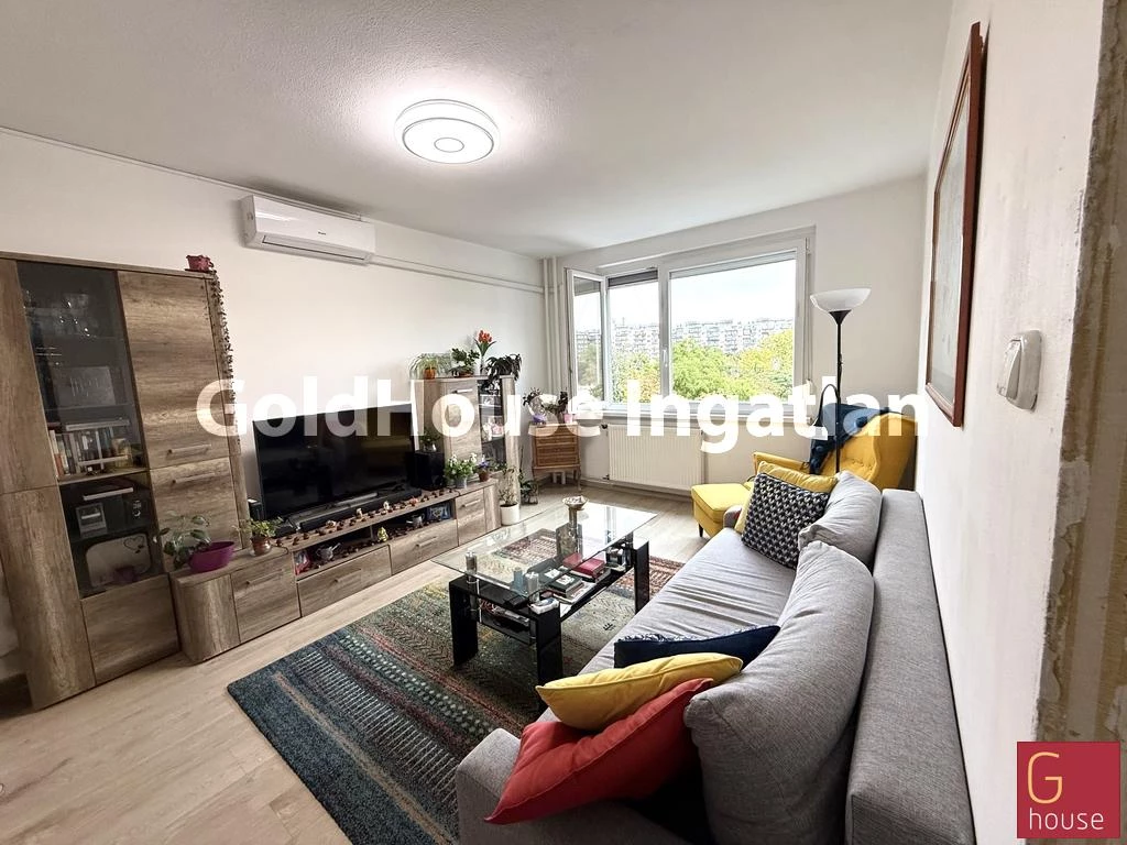 69 négyzetméteres, 2 szobás, 2 félszobás, jó állapotú, eladó lakás