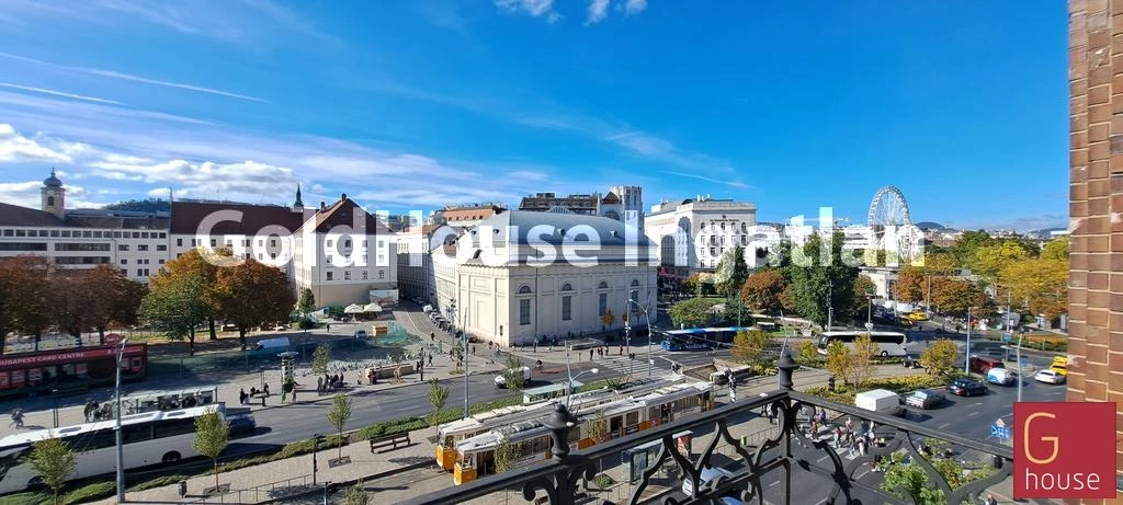 96 négyzetméteres, 3 szobás, 1 félszobás, felújítandó, panorámás, eladó lakás