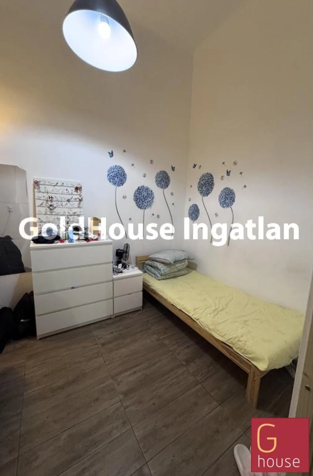 68 négyzetméteres, 3 szobás, 1 félszobás, újszerű, utcai, eladó lakás