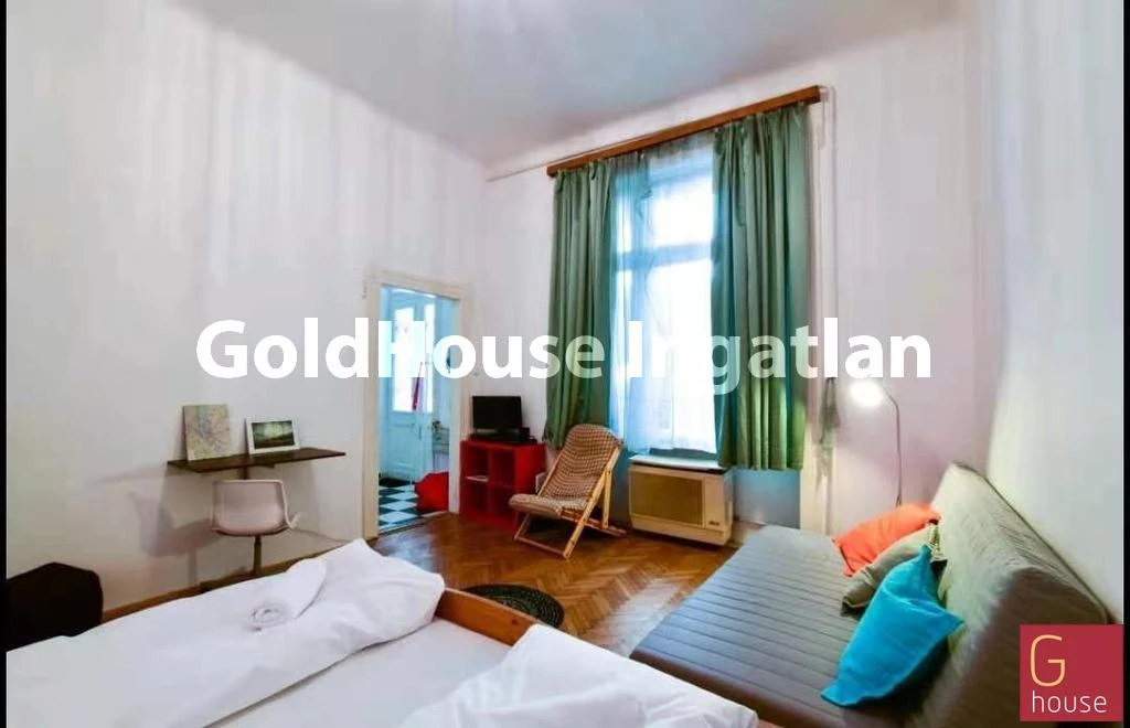 42 négyzetméteres, 1 szobás, újszerű, utcai, eladó lakás