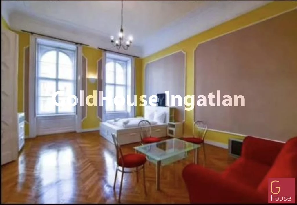 89 négyzetméteres, 2 szobás, 1 félszobás, újszerű, utcai, eladó lakás