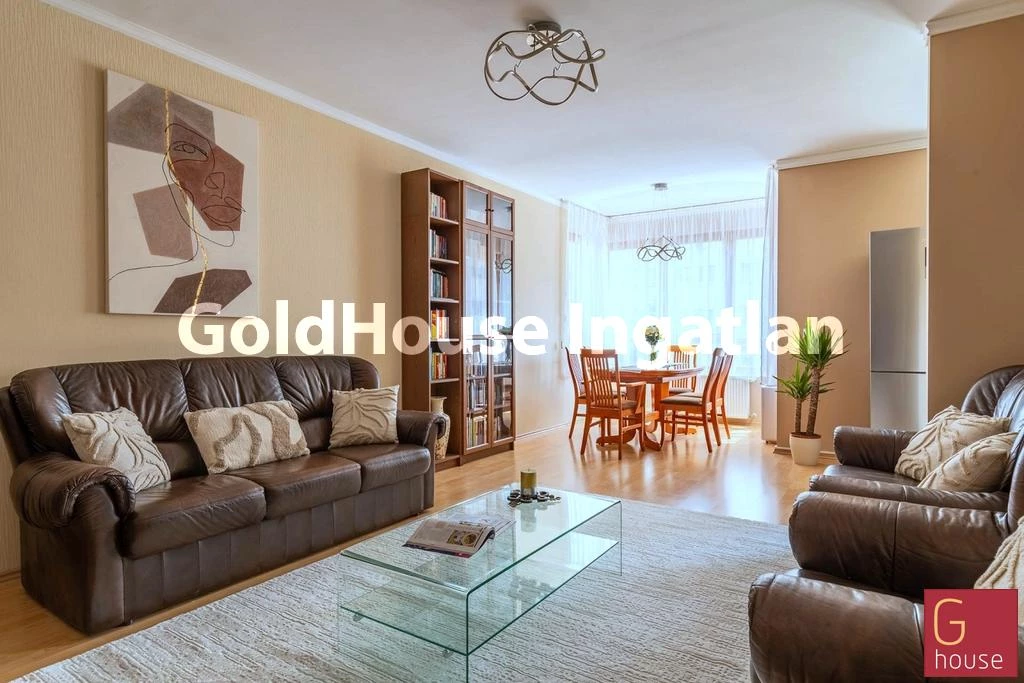 77 négyzetméteres, 3 szobás, újszerű, utcai, eladó lakás