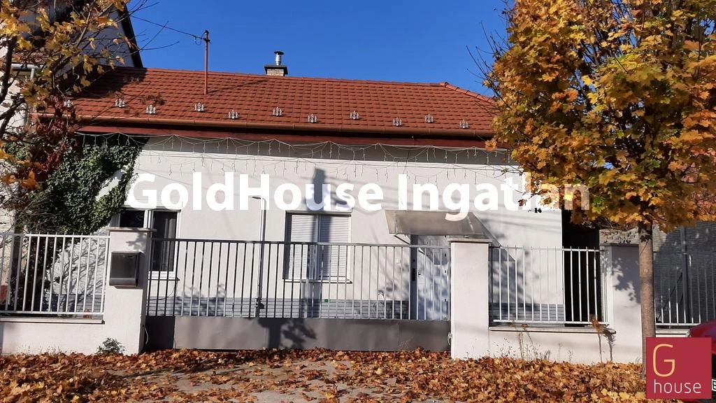 81 négyzetméteres, 5 szobás, jó állapotú, kertre néző, eladó ház