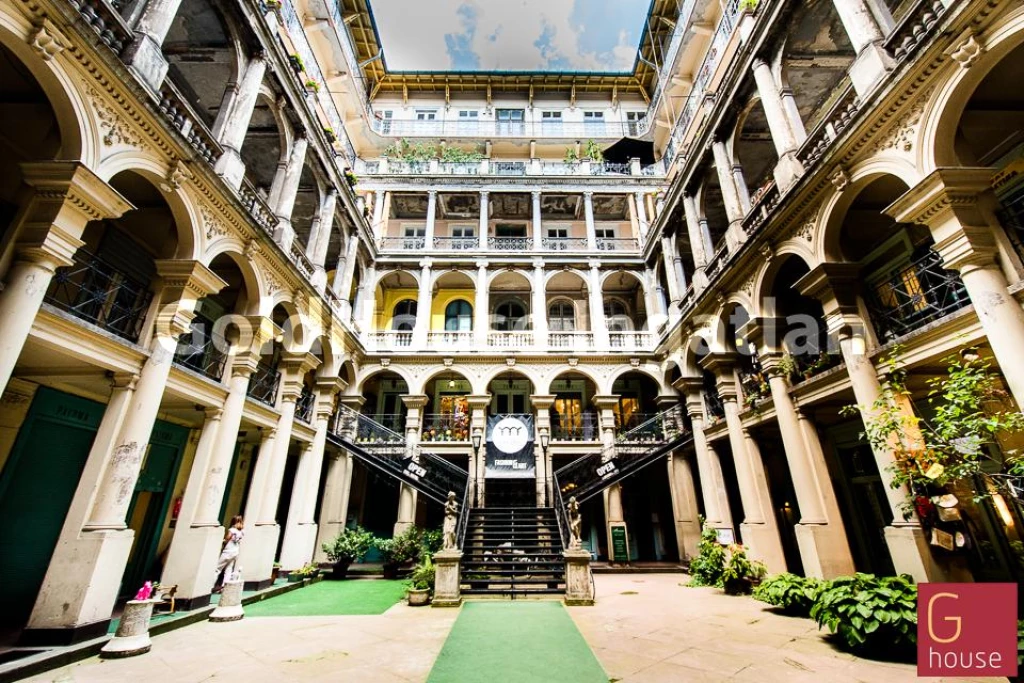 66 négyzetméteres, felújított, udvari, eladó lakás