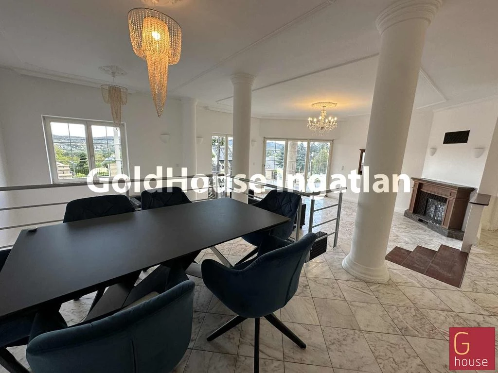 385 négyzetméteres, 7 szobás, beköltözhető, panorámás, eladó ház