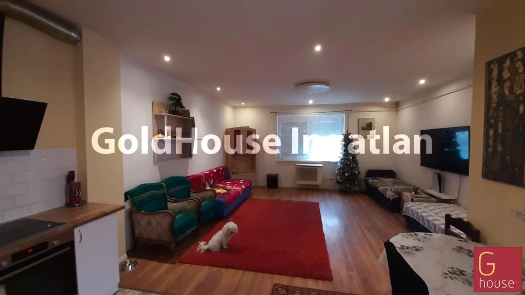 86 négyzetméteres, 3 szobás, felújított, kertre néző, eladó ház