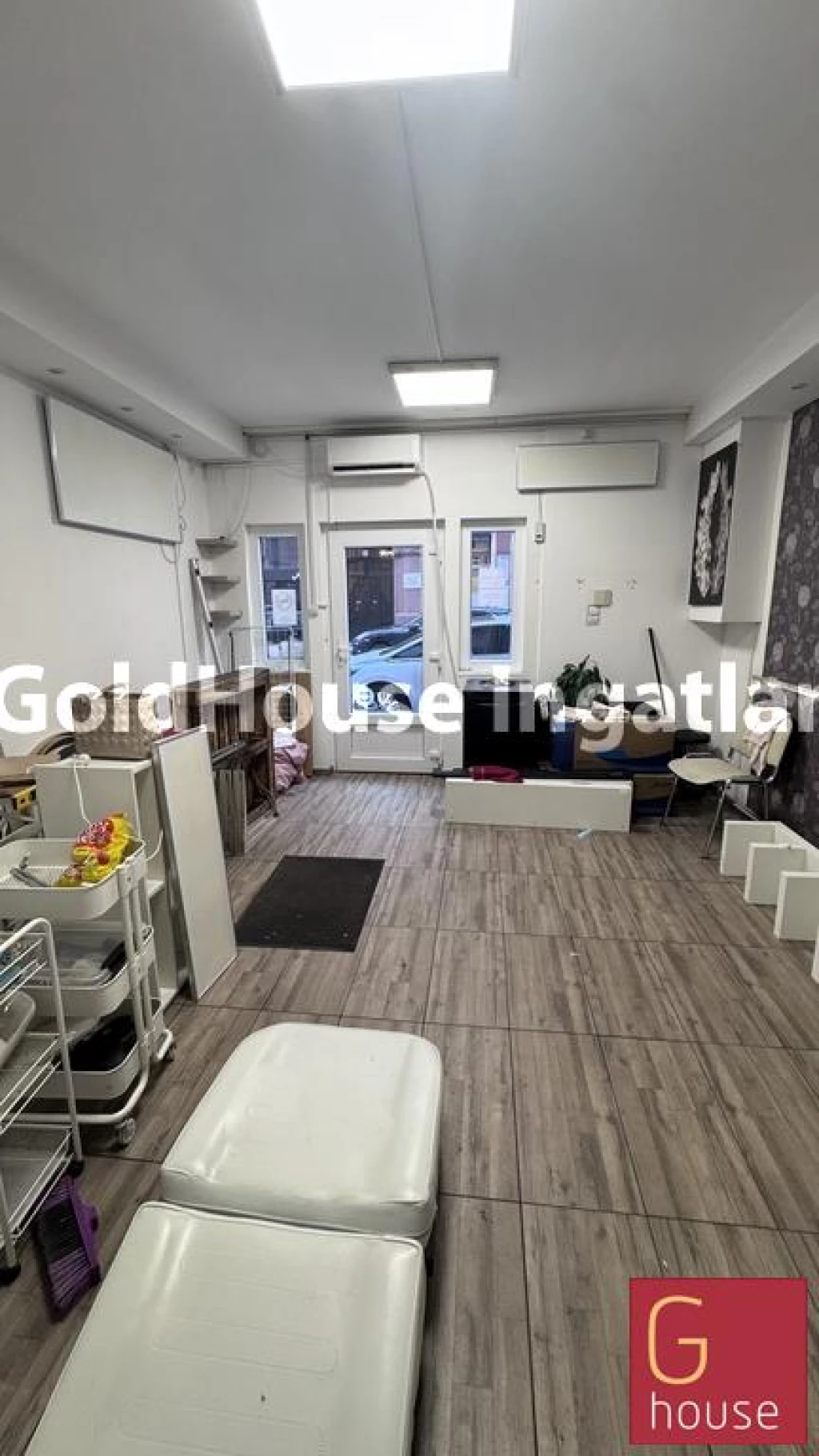 50 négyzetméteres, 1 szobás, jó állapotú, pincés, utcai, kiadó üzlethelyiség