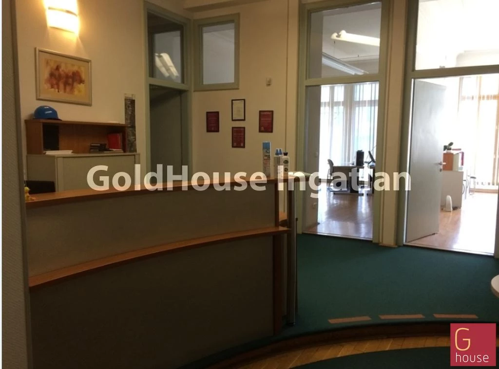 300 négyzetméteres, 7 szobás, eladó lakás