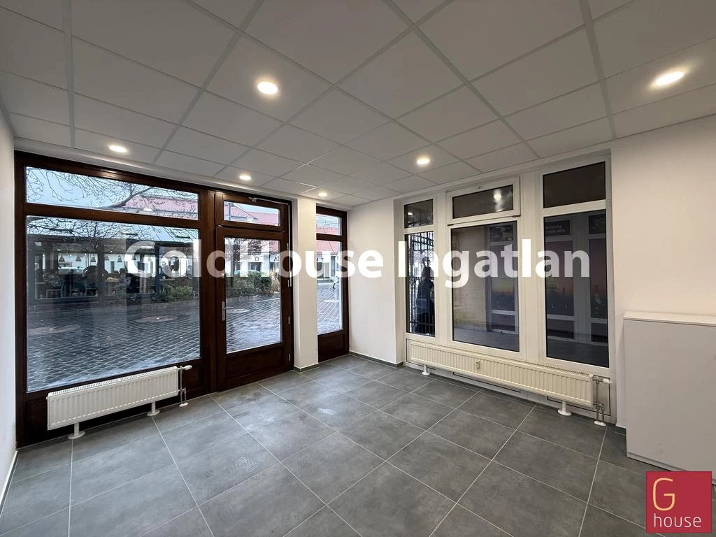 For rent store, Budapest III. kerület, Újlak III. ker., Kiadó HATALMAS ÜVEGPORTÁLOS üzlethelyiség!