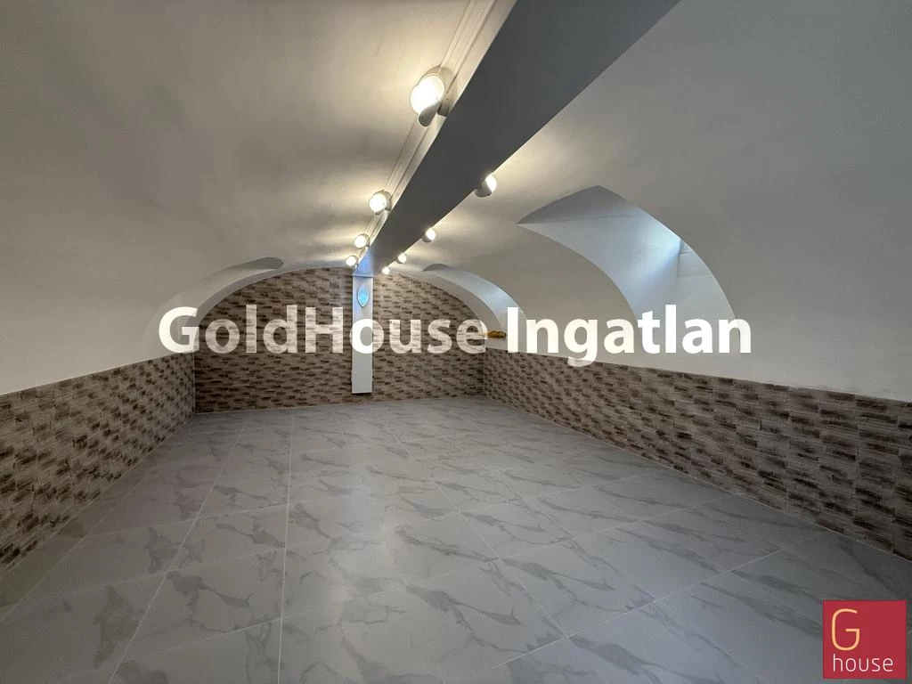 44 négyzetméteres, felújított, kiadó üzlethelyiség