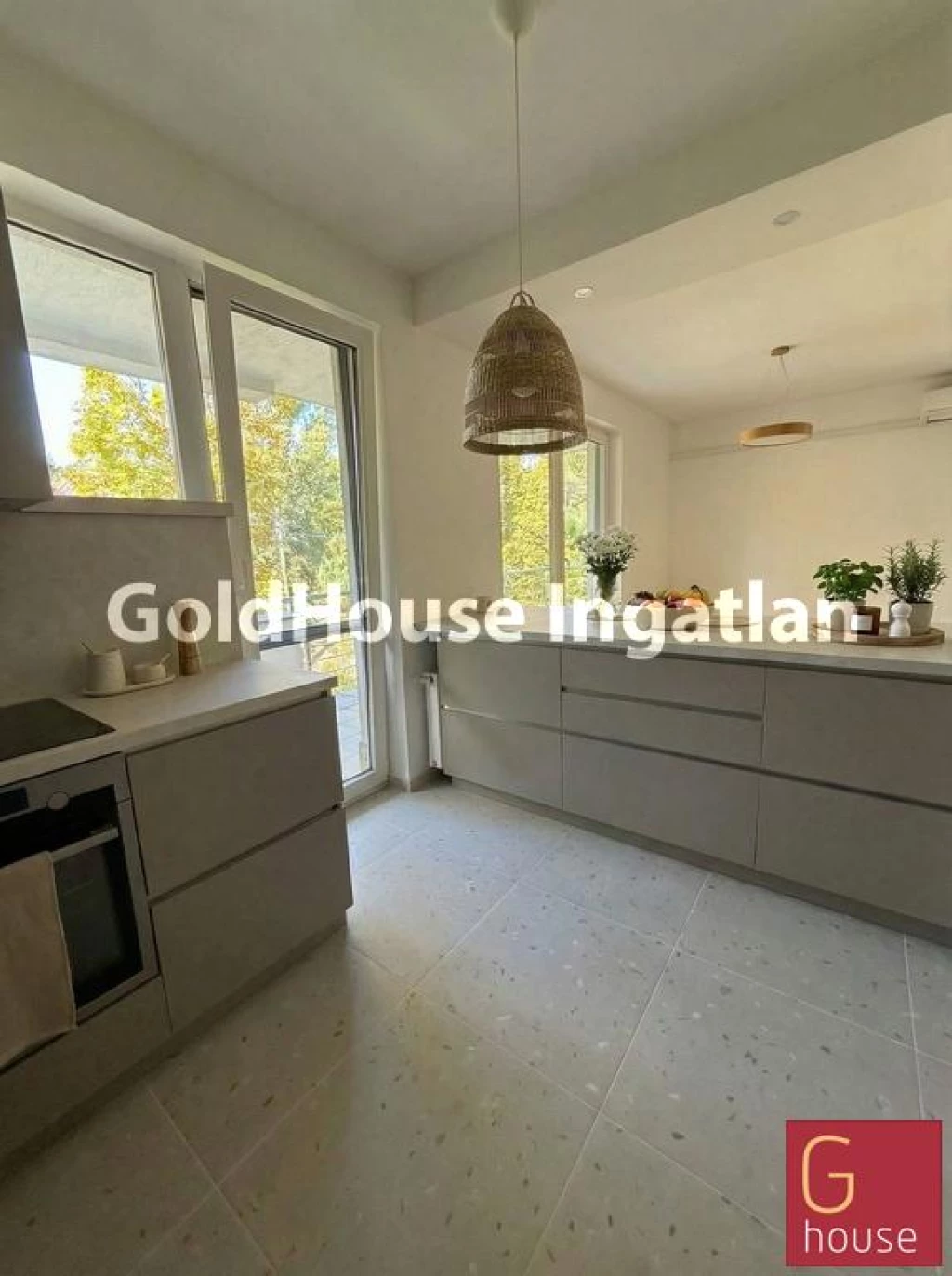 110 négyzetméteres, 2 szobás, eladó lakás