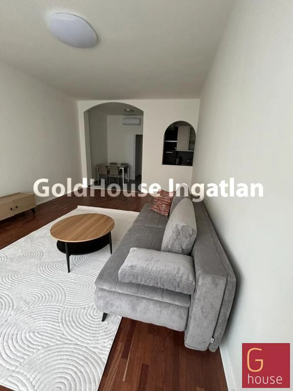 54 négyzetméteres, 2 szobás, felújított, utcai, kiadó lakás