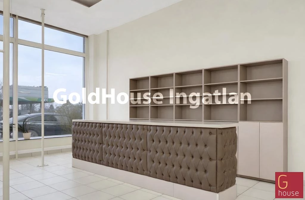 For rent store, Budapest III. kerület, Hatalmas üvegportálos üzlethelyiség