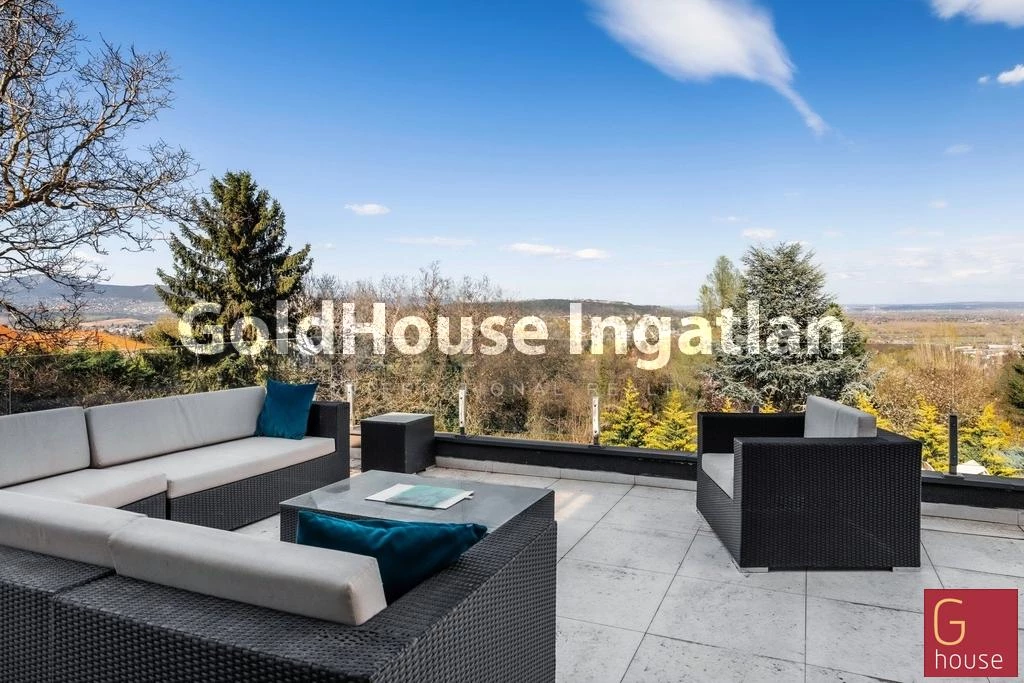 240 négyzetméteres, 5 szobás, újszerű, panorámás, eladó lakás