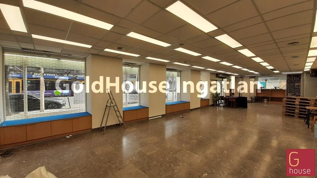 730 négyzetméteres, jó állapotú, utcai, kiadó üzlethelyiség