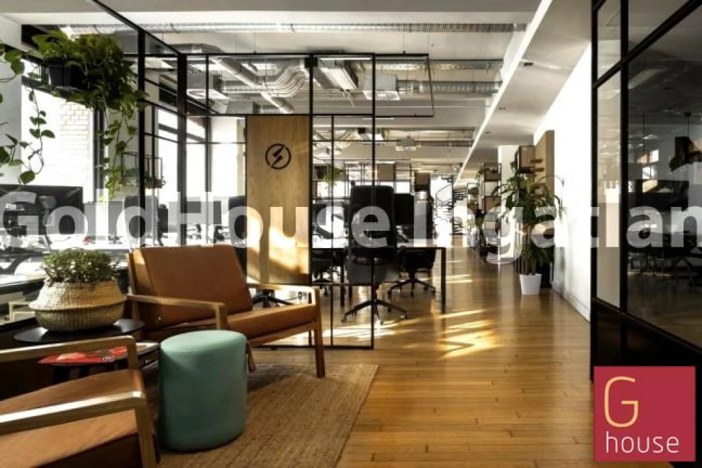 807 négyzetméteres, jó állapotú, utcai, kiadó irodaház