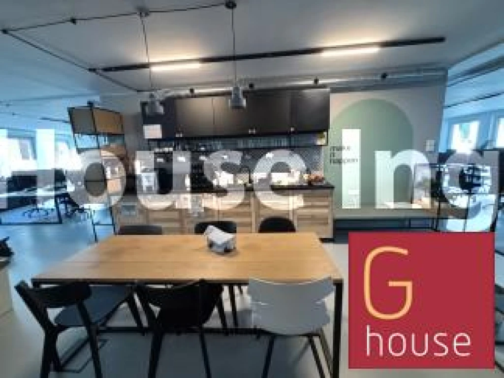 244 négyzetméteres, 3 szobás, felújított, utcai, kiadó irodaház