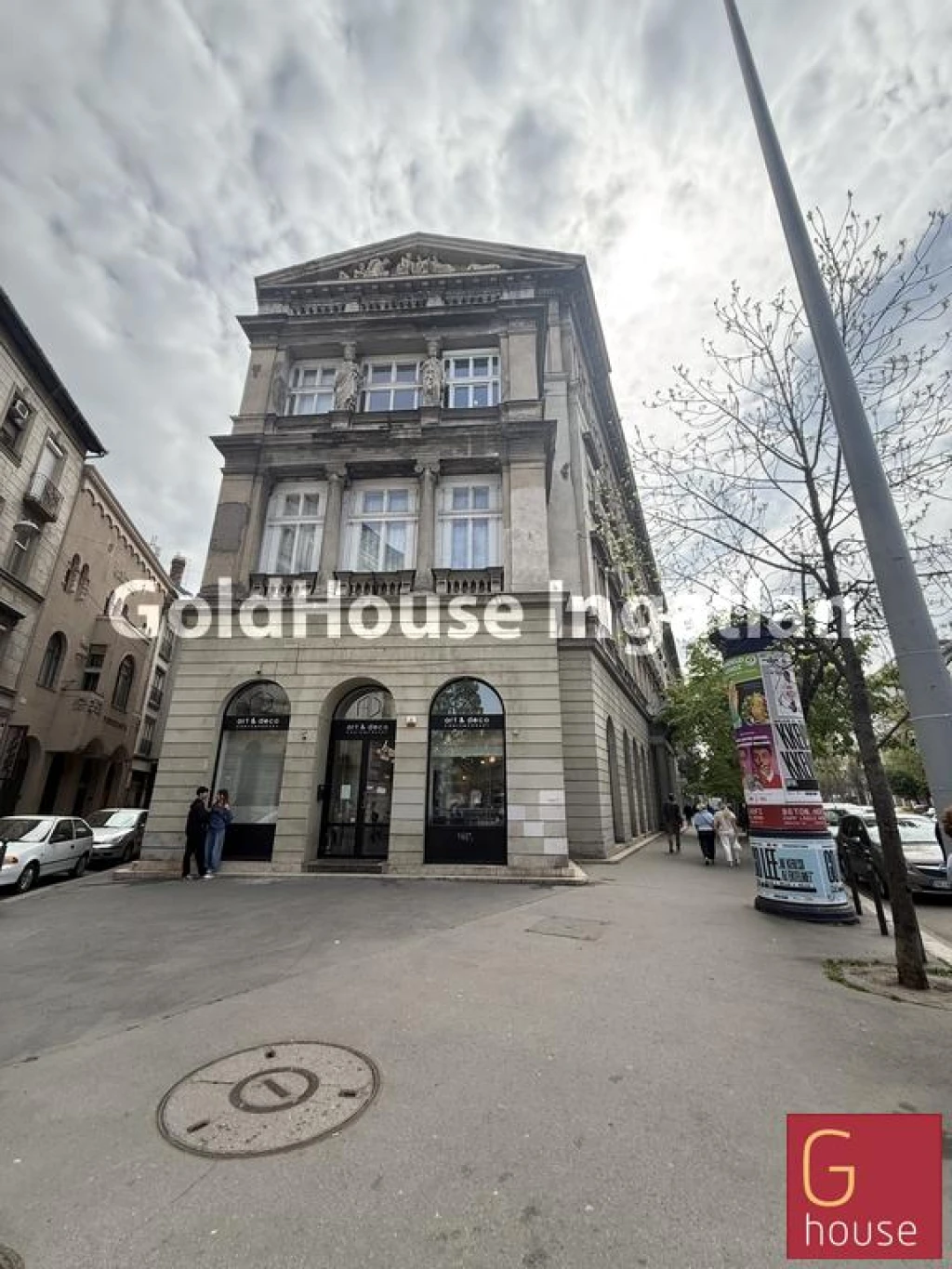 c3-2-name c2-80-name, Budapest V. kerület, Belváros, Presztízs értékű SAROK üzlet