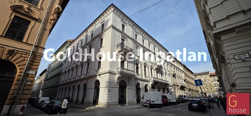 146 négyzetméteres, jó állapotú, utcai, kiadó üzlethelyiség