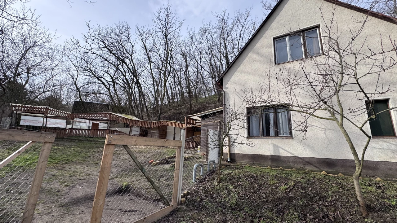 Eladó hétvégi ház, Lovasberény