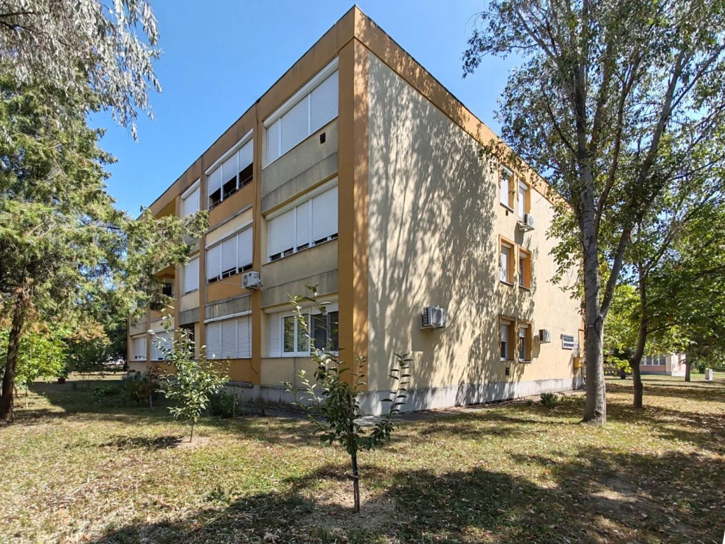 For sale brick flat, Kisköre