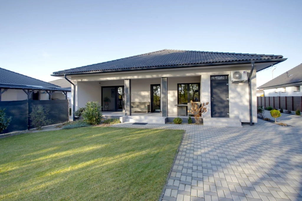 Eladó 190 m2 családi ház, Kakucs